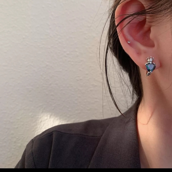 925 Vintage Love Heart Zircon Crown Hoop Earrings. Almost all photos tak… - Picture 5 of 11